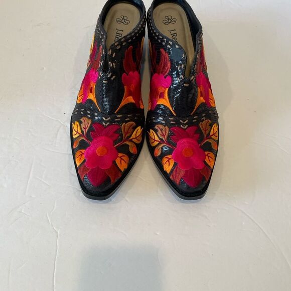 Women's Floral Embroidered Black Shoes - Picture 5 of 8